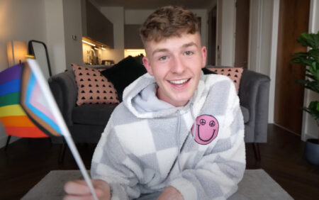 La star de YouTube et présentatrice TV Adam B se révèle gay : "Je peux enfin respirer"