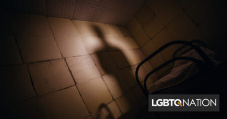 Les «tests gays» barbares continuent de victimiser les hommes à travers le monde