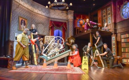 The Play That Goes Wrong est une nuit de bêtises burlesques – critique