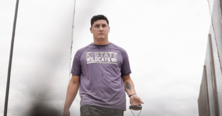 Un athlète universitaire qui a établi un record dit que sortir comme gay était la meilleure chose qu'il ait faite pour sa carrière