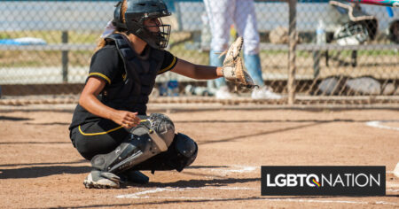 Un juge fédéral autorise une fille trans de 10 ans à rejoindre l'équipe de softball de son école