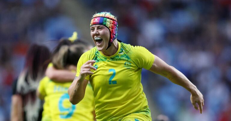 Notre star australienne du rugby a remporté l'or aux Jeux du Commonwealth en portant un couvre-chef arc-en-ciel
