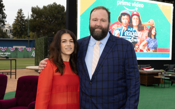Une ligue à part: Abbi Jacobson et Will Graham parlent de réimaginer «incroyablement queer»