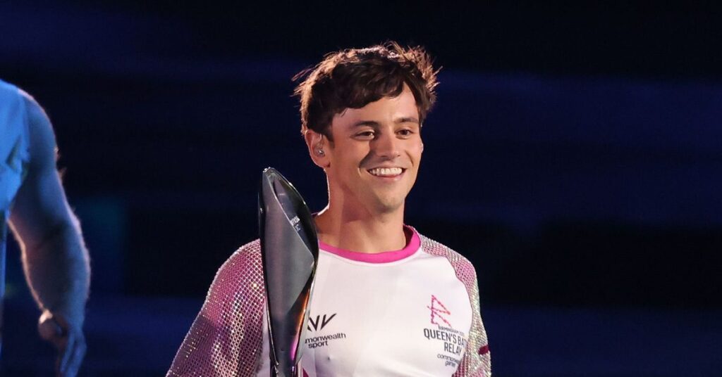 Tom Daley montre son côté sérieux dans le documentaire «Illegal To Be Me» axé sur les athlètes LGBTQ Tom Daley montre son côté sérieux dans le documentaire «Illegal To Be Me» axé sur les athlètes LGBTQ