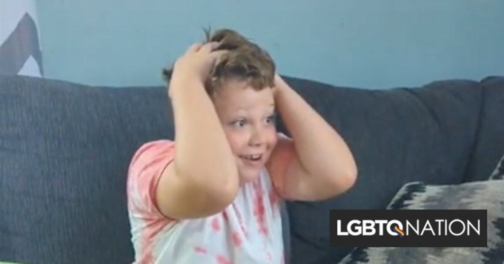 La vidéo virale d’un jeune garçon super excité par sa nouvelle machine à coudre est ce dont vous avez besoin aujourd’hui La vidéo virale d'un jeune garçon super excité par sa nouvelle machine à coudre est ce dont vous avez besoin aujourd'hui