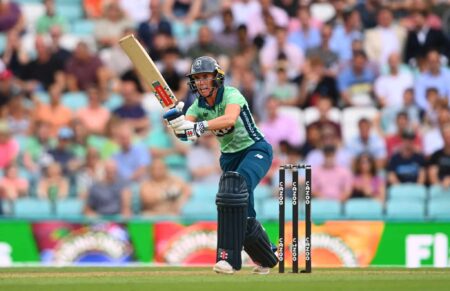 Lauren Winfield-Hil hitting out in cricket