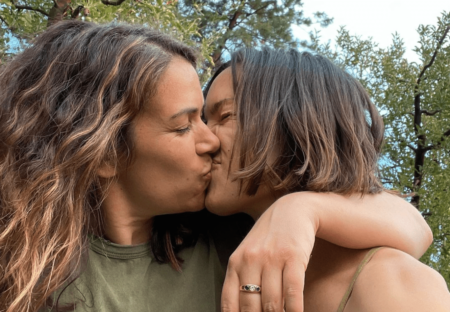 Abbi Jacobson et Jodi Balfour sont fiancés !