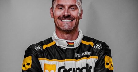 Ce drag racer gay est sponsorisé par Grindr et prêt à perturber le sport