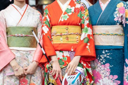 Comment le kimono est devenu un symbole d'oppression dans certaines régions d'Asie