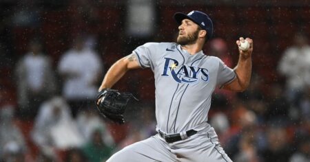 De plus en plus d'athlètes refusent de porter des uniformes Rainbow Pride.  Ils manquent le but d'eux