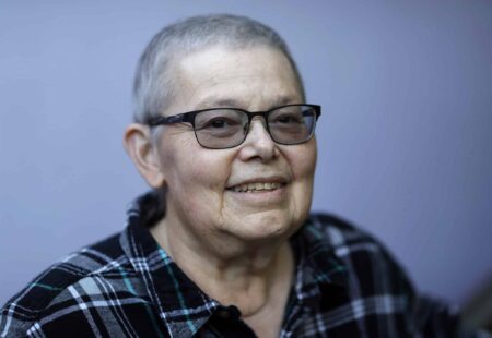 Elana Dykewomon, auteure et militante lesbienne pionnière, décède à 72 ans après une bataille contre le cancer