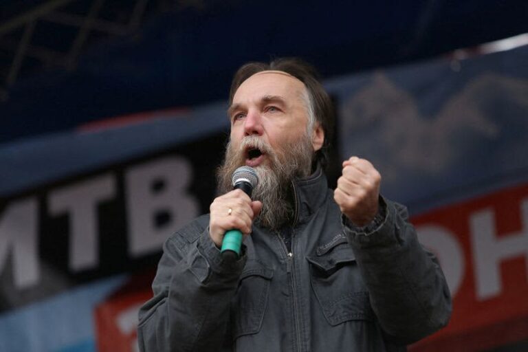 Factbox-Qui est Alexander Dugin, nationaliste russe dont la fille est morte dans un attentat à la voiture piégée ?