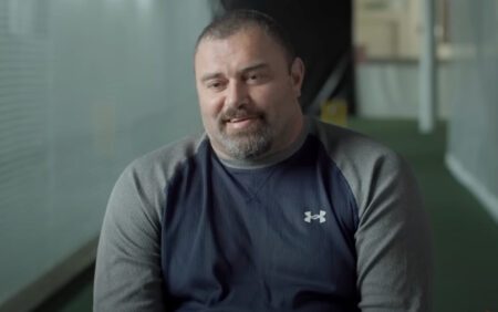 Heath Davis entre dans l'histoire en devenant le premier joueur de cricket masculin néo-zélandais à devenir gay