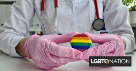 La Cour fédérale déclare que l'interdiction des soins de santé aux jeunes trans est une forme de discrimination sexuelle