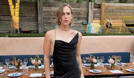 La star de 13 raisons pour lesquelles Tommy Dorfman voulait faire la transition "beaucoup plus tôt"