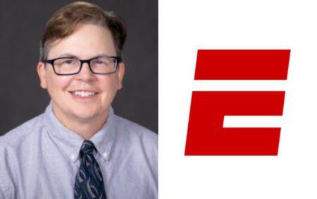 Le journaliste d'ESPN, MA Voepel, se présente comme transgenre : "Content d'être celui que j'ai toujours été à l'intérieur"