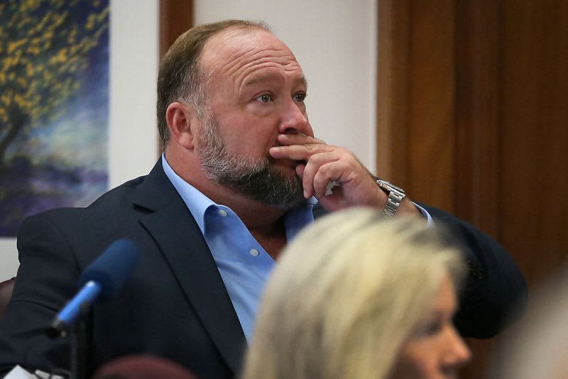 Le jury accorde 45,2 millions de dollars en dommages-intérêts punitifs dans le procès d’Alex Jones Sandy Hook 635242 origin 1