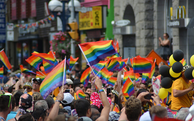 Le président serbe annule la célébration de l'EuroPride en invoquant des menaces anti-LGBTQ+