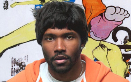 Les fans de Frank Ocean réagissent à la vente par le chanteur de bagues c ** k à 27 000 £