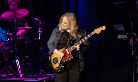 Melissa Etheridge explique comment l'authenticité peut vous "fortifier" et vous "renforcer"