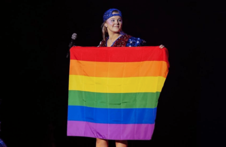 Pourquoi tant de lesbiennes sont-elles encore mal à l'aise avec le mot « lesbienne » ?