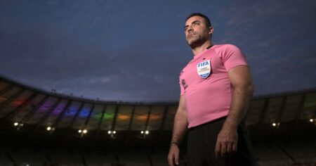 Un arbitre professionnel de football gay affirme que plus de 30 % des joueurs de football masculins sont gays ou bi.  Est-ce que c'est possible?