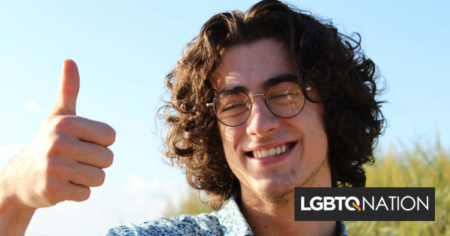 Alum appelle la règle proposée "dystopique" pour informer les parents si leurs enfants consultent les livres de la bibliothèque