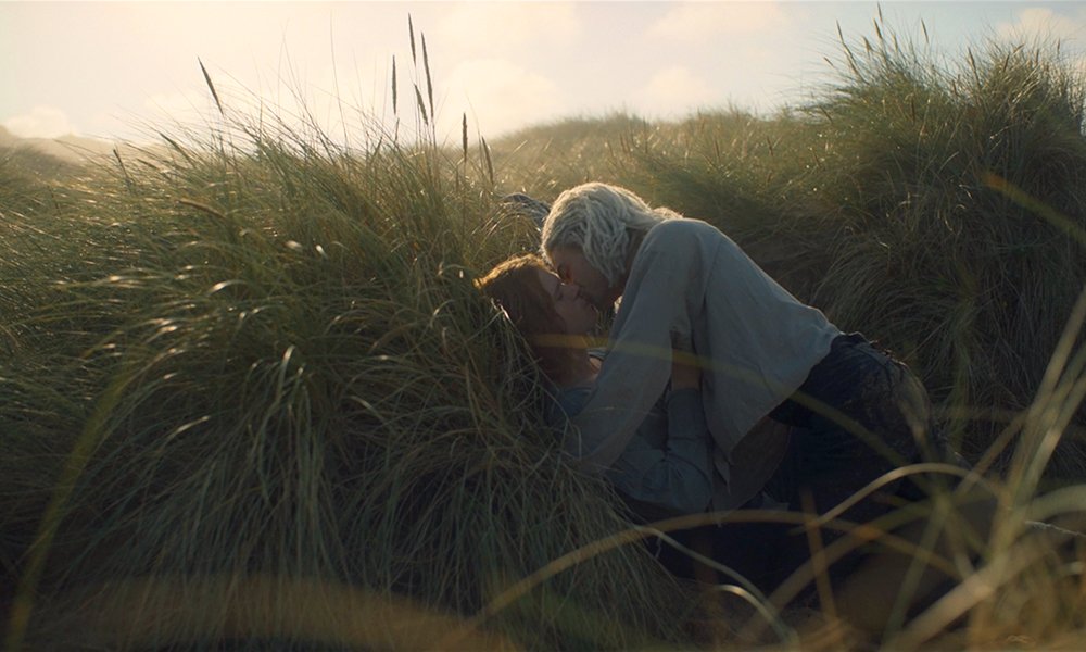 Les premiers personnages homosexuels confirmés arrivent à la « Maison du Dragon » House of the Dragon Gay Kiss