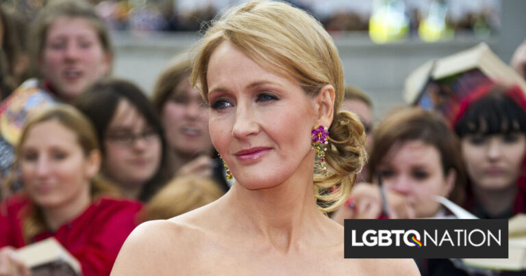 JK Rowling est outrée qu'une organisation trans donne des classeurs de poitrine aux adolescents