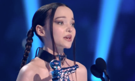 Dove Cameron dédie le prix VMA du meilleur nouvel artiste à la jeunesse queer