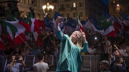 Giorgia Meloni - la provocatrice politique en passe de devenir la première dirigeante d'extrême droite italienne depuis Mussolini
