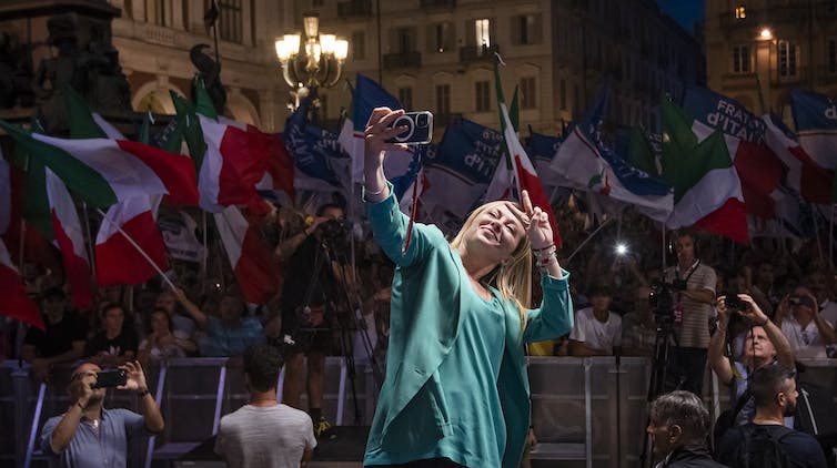 Giorgia Meloni – la provocatrice politique en passe de devenir la première dirigeante d’extrême droite italienne depuis Mussolini Giorgia Meloni - la provocatrice politique en passe de devenir la première dirigeante d'extrême droite italienne depuis Mussolini