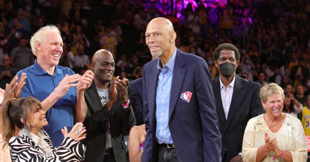 Kareem Abdul-Jabbar dit que les excuses pleines de clichés d’Anthony Edwards pour son langage anti-gay ne suffisent pas Kareem Abdul-Jabbar dit que les excuses pleines de clichés d'Anthony Edwards pour son langage anti-gay ne suffisent pas
