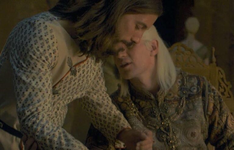 Daemon Targaryen whispers to a male servant in House of the Dragon