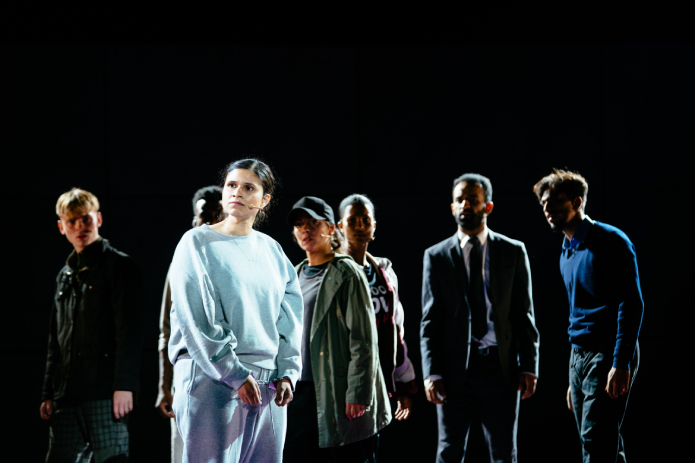 L'adaptation moderne d'Antigone est un commentaire social audacieux et puissant - critique