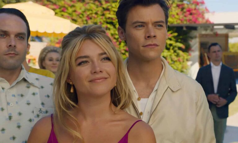 Le controversé Don’t Worry Darling d’Olivia Wilde arrive enfin sur les écrans – et le verdict est tombé Florence Pugh and Harry Styles in Don't Worry Darling. (New Line Cinema)