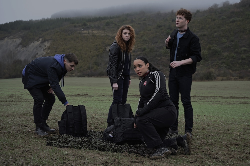 Javier Ramos comme Dean Barnes, Rhian Blundell comme Meredith, Sisi Stringer comme Rose Hathaway, Blake Patrick Anderson comme Eddie Castile dans Vampire Academy.