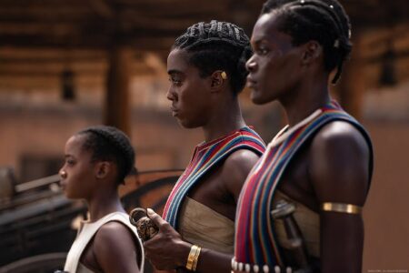 The Woman King est plus qu'un film d'action - il met en lumière les femmes guerrières du Bénin