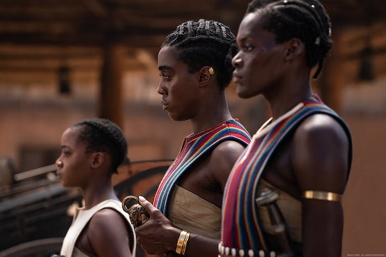 The Woman King est plus qu’un film d’action – il met en lumière les femmes guerrières du Bénin The Woman King est plus qu'un film d'action - il met en lumière les femmes guerrières du Bénin