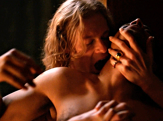 Interview de Lestat et Louis avec une scène d'amour de vampire