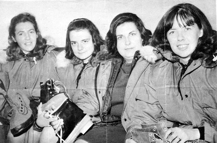 Quatre femmes en parkas