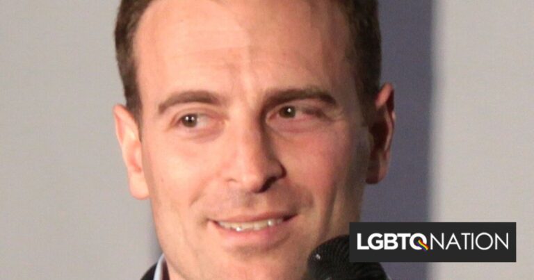 Le candidat du GOP au Sénat a déclaré que les démocrates voulaient "endoctriner les enfants" pour qu'ils soient transgenres