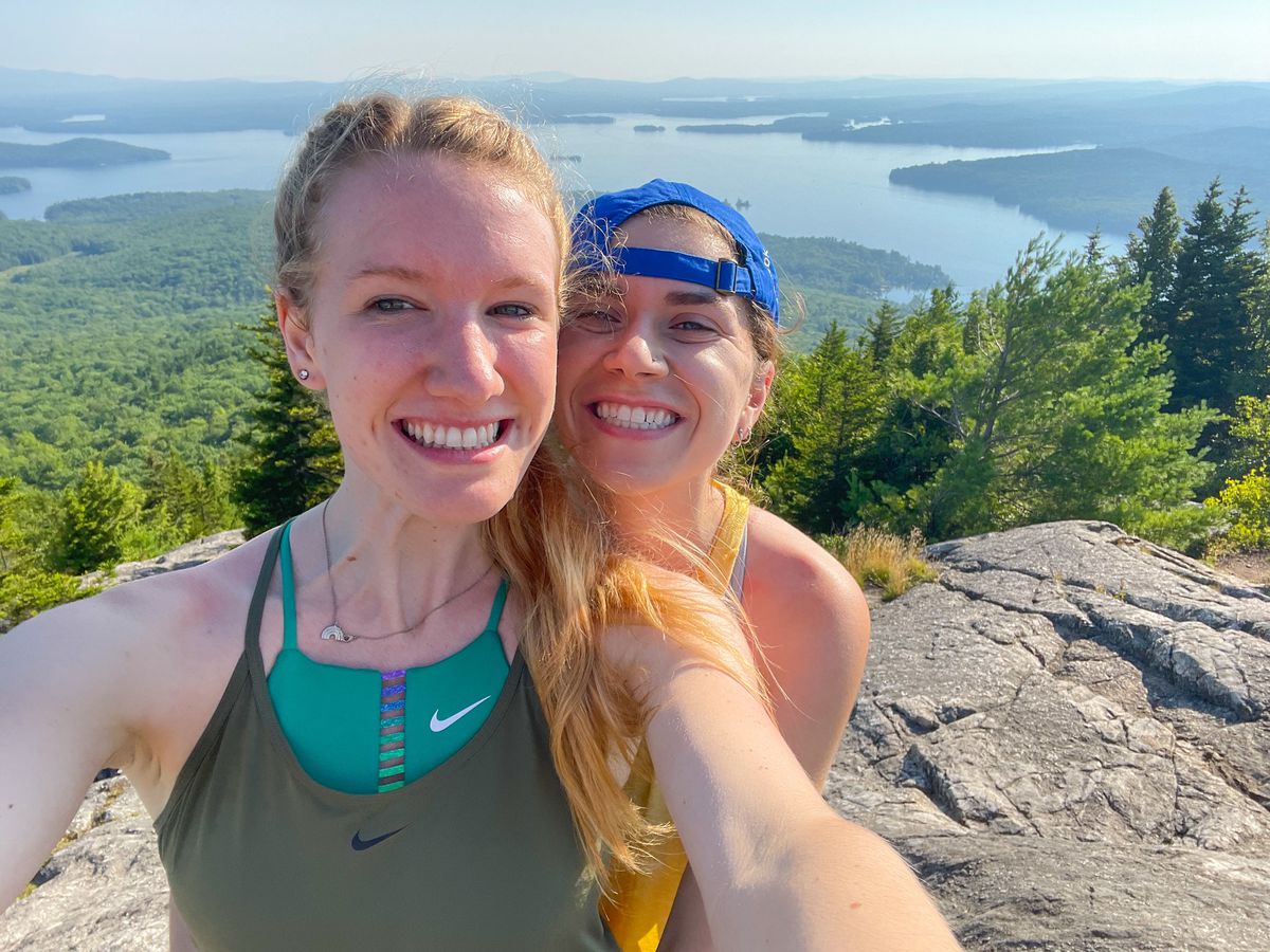Kenzi Hayden, à gauche, avec sa partenaire, Susie Poore.