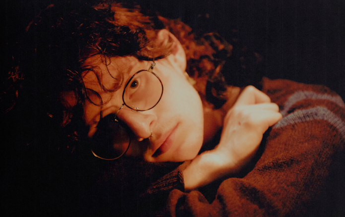 Cavetown annonce une nouvelle fondation pour soutenir les jeunes LGBTQ+