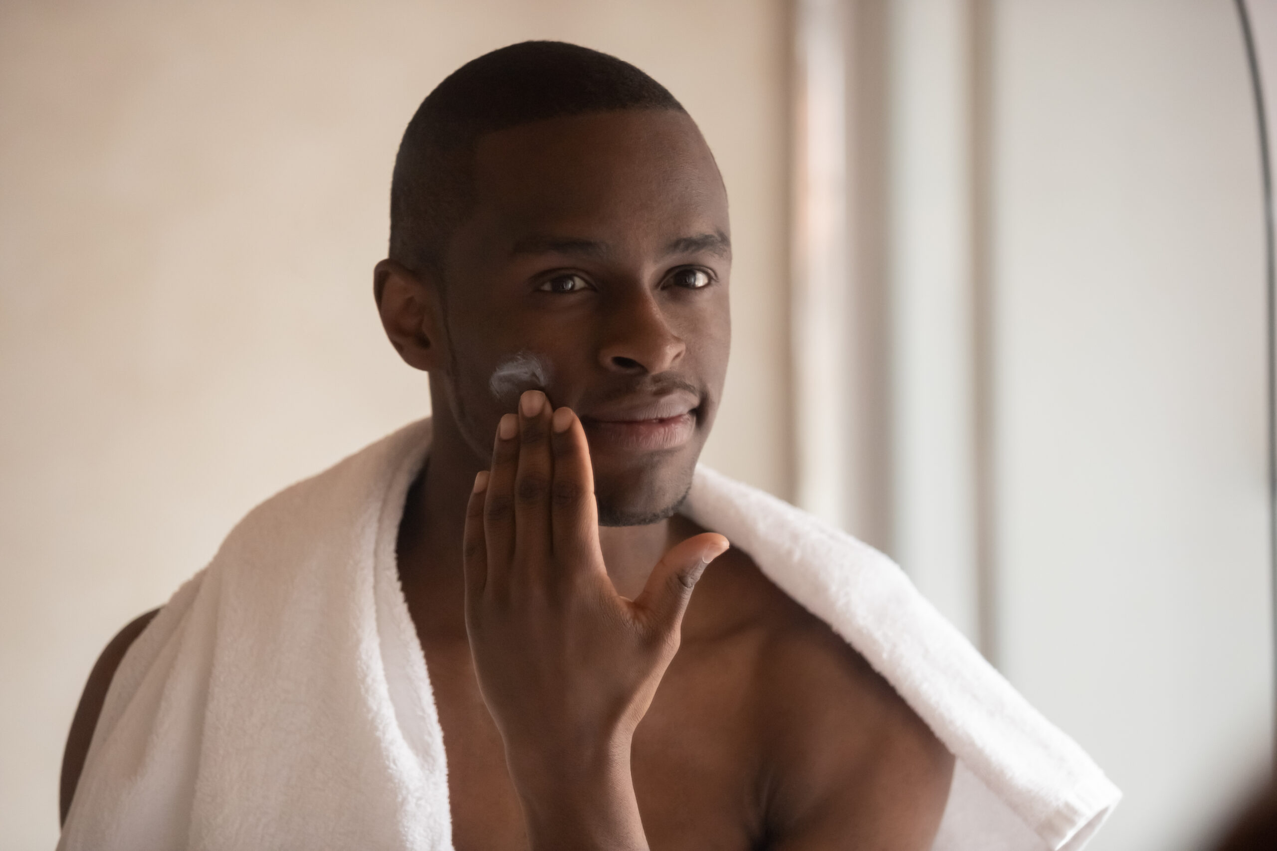 meilleurs-cadeaux-pour-l'anniversaire-d'un-homme-gay-produit-de-soin-du-visage
