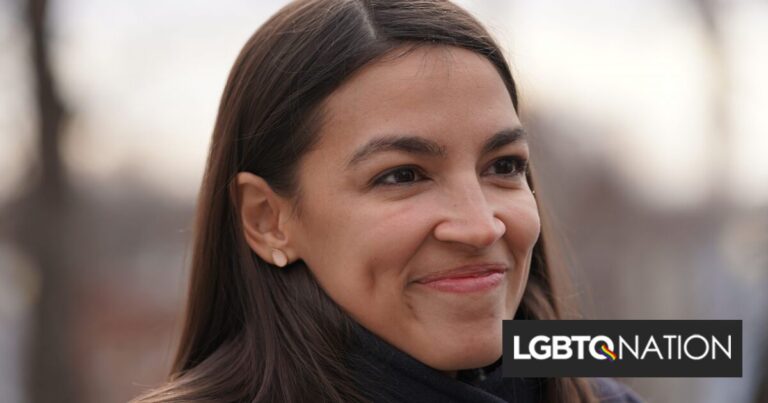 La droite perd la tête après que l'AOC a répondu aux manifestants anti-LGBTQ en dansant