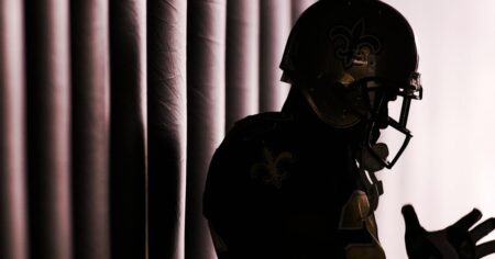 Il existe diverses raisons personnelles pour lesquelles plus d'athlètes professionnels masculins homosexuels ne sont pas sortis.  en voici 7