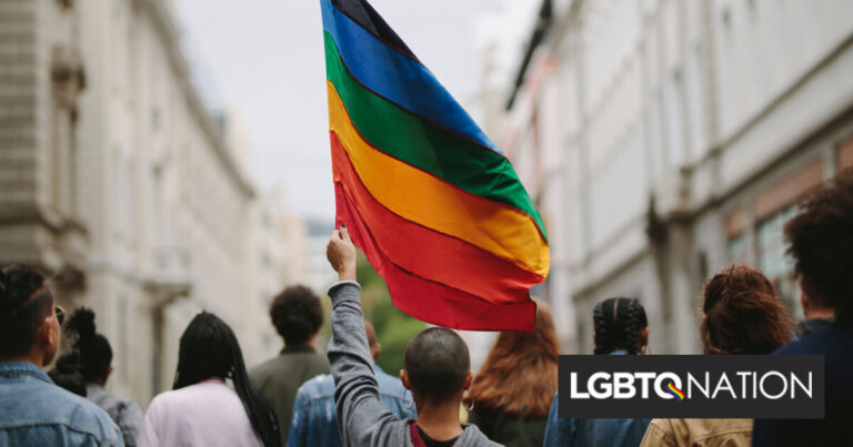 Le coming out est important.  Mais personne ne devrait être expulsé avant d'être prêt.