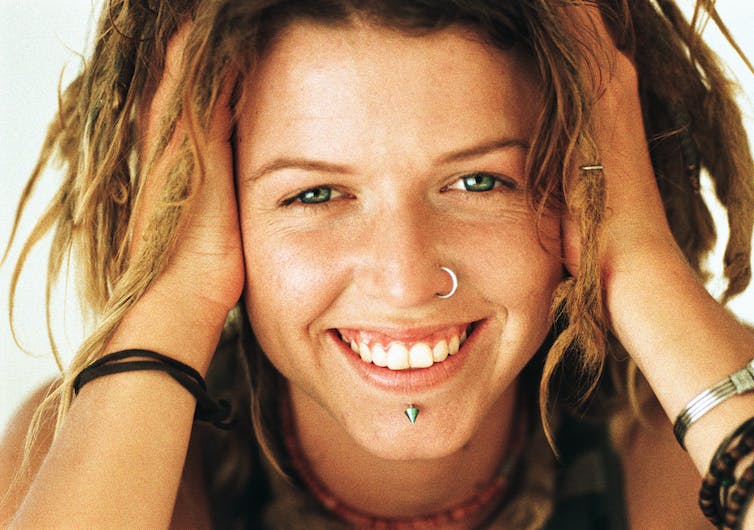 Les piercings corporels peuvent être artistiques, mais ils comportent des risques d'infection, de réactions allergiques, de cicatrices et de fuites d'urine