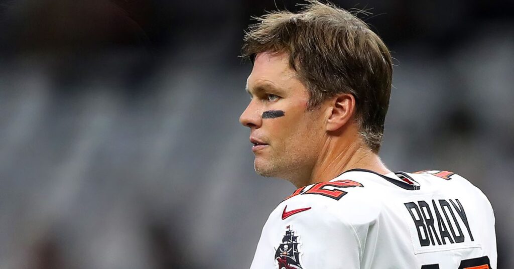 Tom Brady a bien traité les hommes homosexuels sans jamais parler publiquement des droits des LGBT ni offrir de soutien Tom Brady a bien traité les hommes homosexuels sans jamais parler publiquement des droits des LGBT ni offrir de soutien
